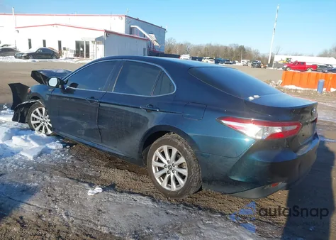 2018 Toyota Camry Le z USA, uszkodzony, nr VIN JTNB11HK6J3027362